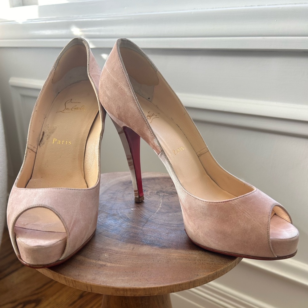 Christian Louboutin mauve and creme design size 38.5